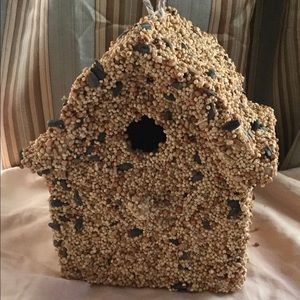 BIRDSEED BIRDHOUSE - BARN STYLE